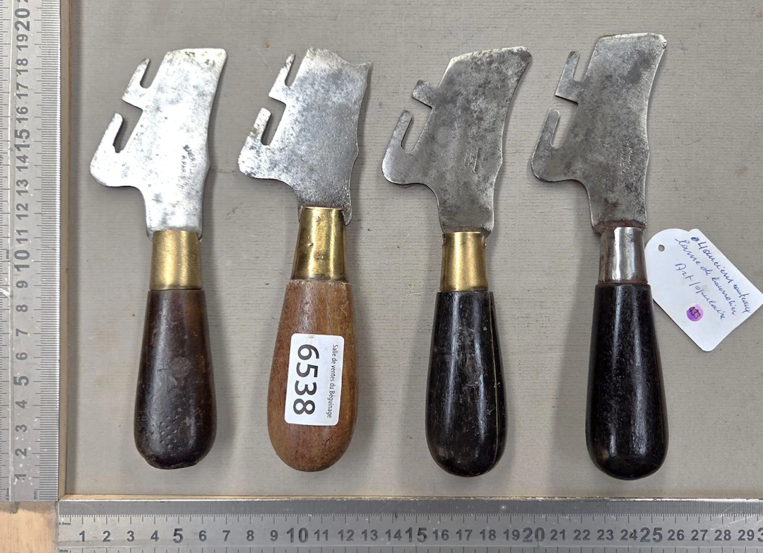 4 antique folk-art saddler's knives - See photos for dimensions and condition