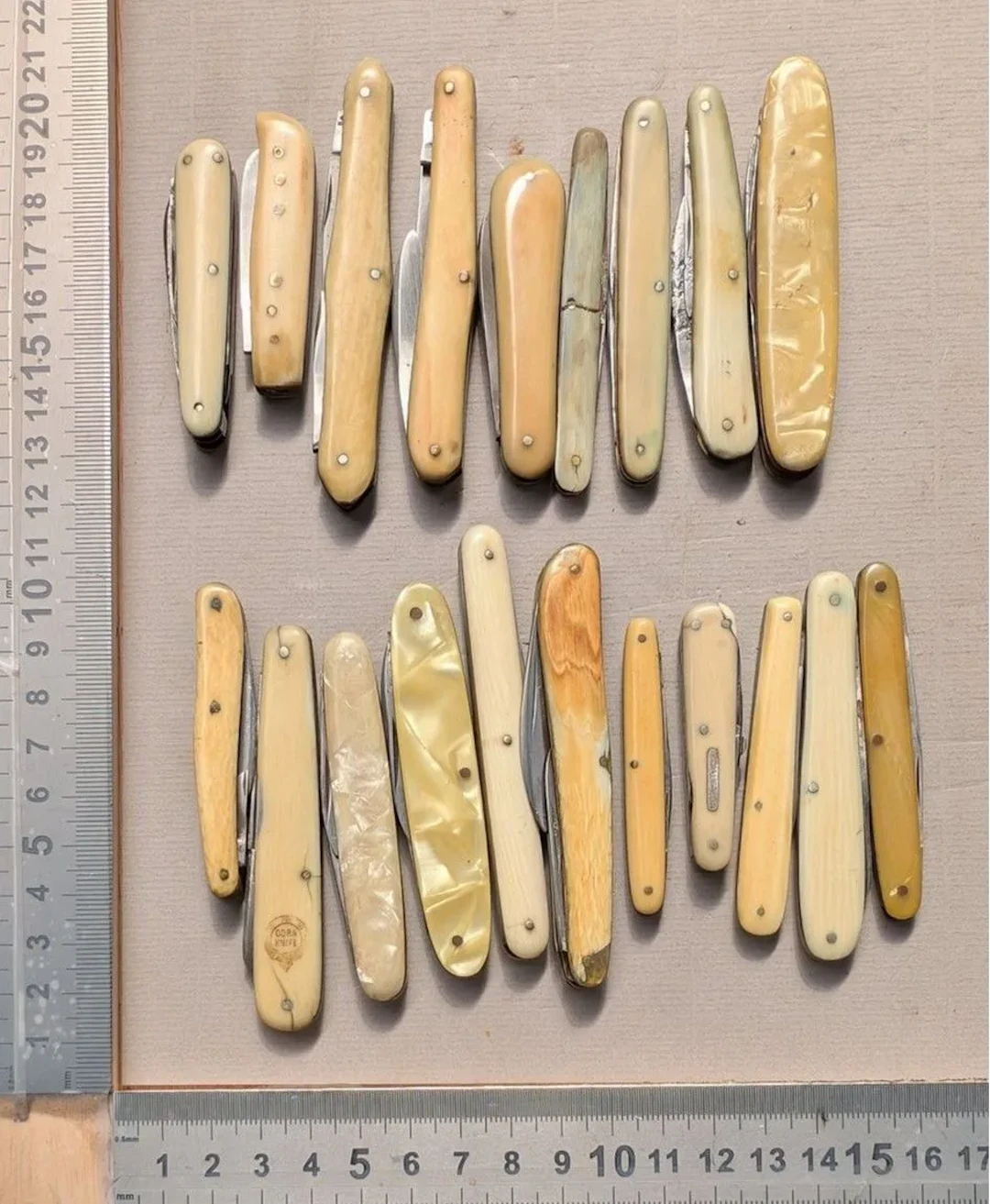 Set of 20 antique pocket knives, 1870–1930—See photos for dimensions