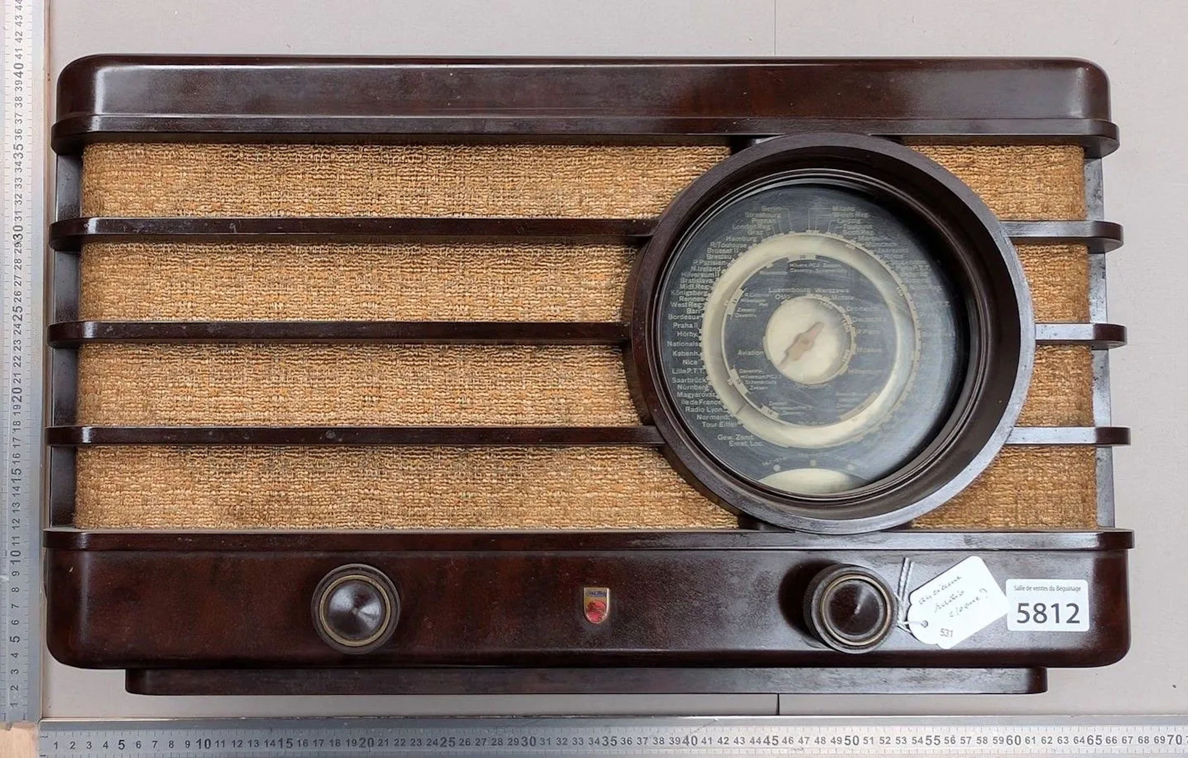 Vintage radio—see photos for dimensions and condition