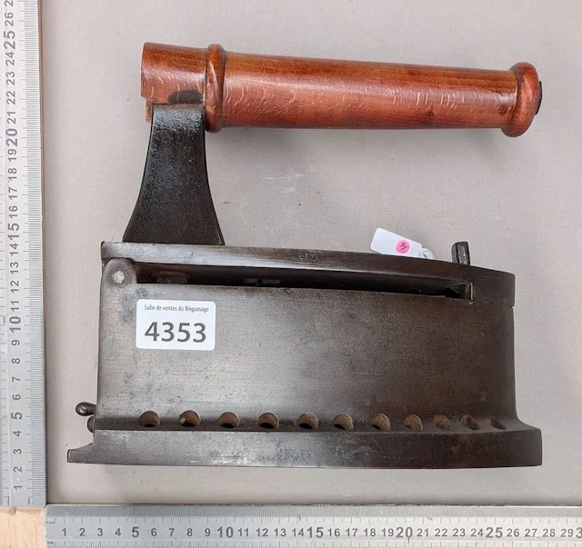 Antique iron - See photos for dimensions and condition
