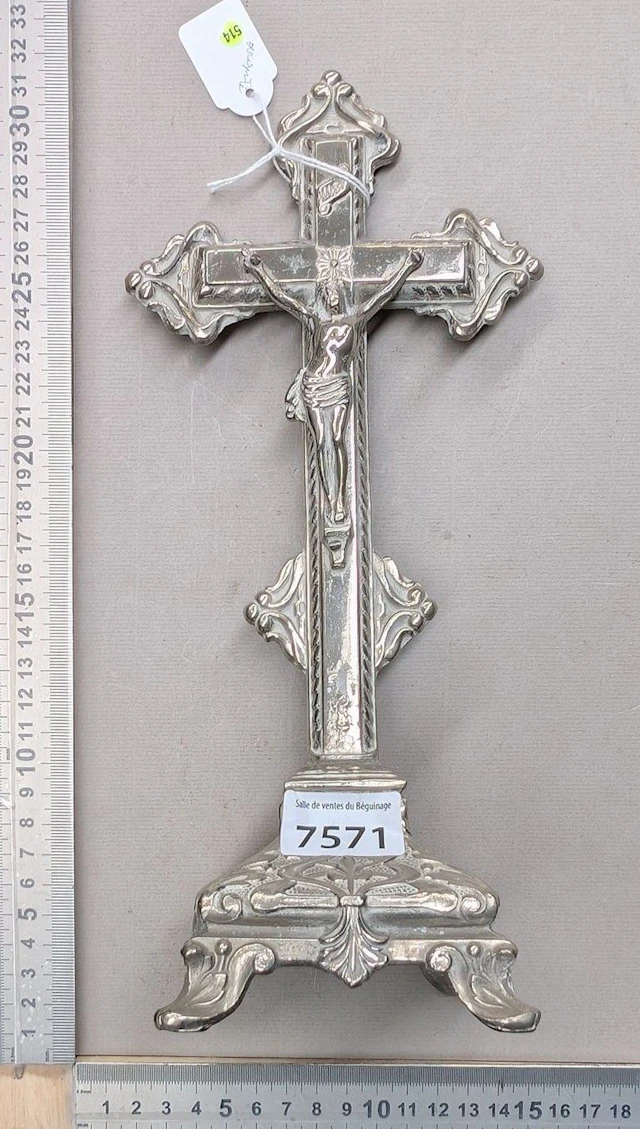1 antique silver plated crucifix - See photos for dimensions and condition
