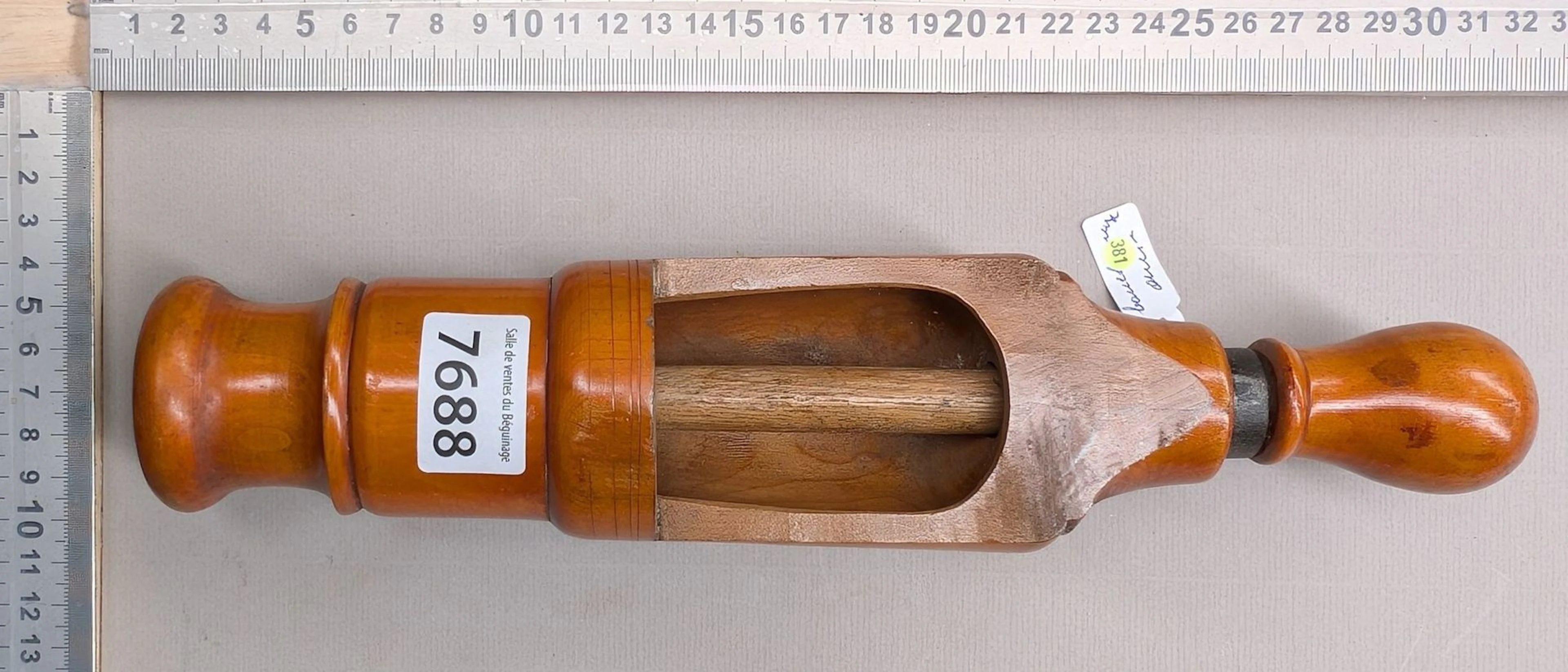 1 antique wooden corker - See photos for dimensions and condition