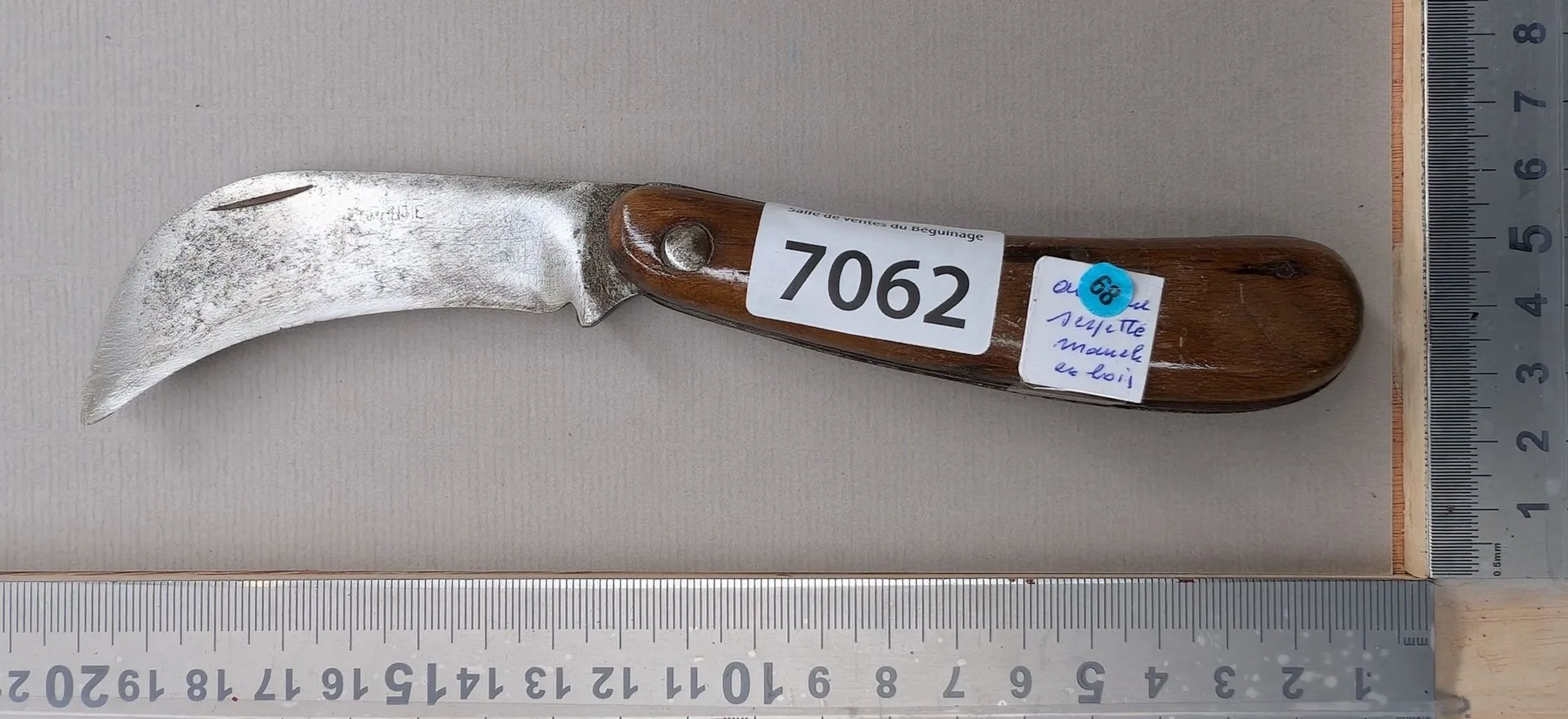 Antique pruning knife with wooden handle (folding) - See photos for
