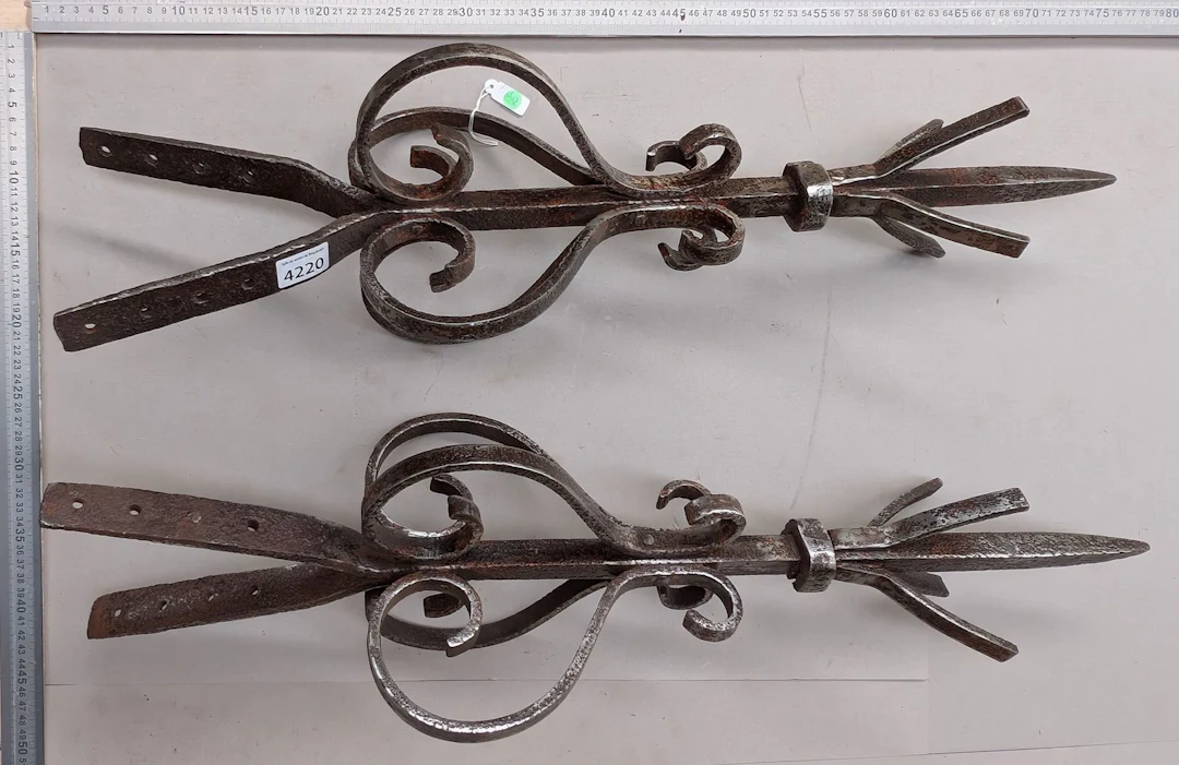 2 wrought iron roof brackets - See photos for dimensions and condition