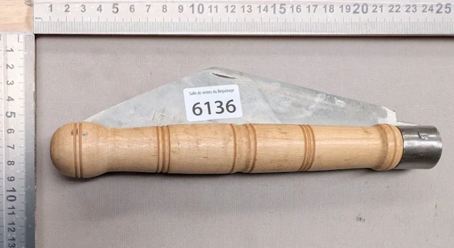 1 large folding knife—see photos for dimensions and condition