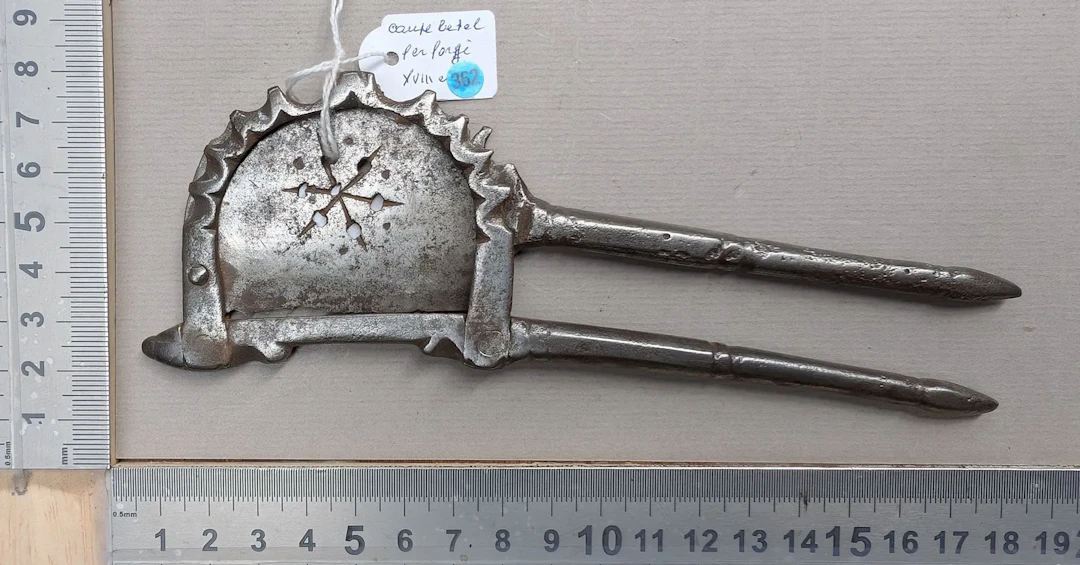 1 antique 18th-century wrought-iron betel cup—see photos for dimensions