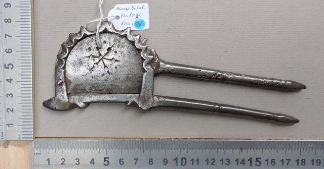 1 antique 18th-century wrought-iron betel cup—see photos for dimensions