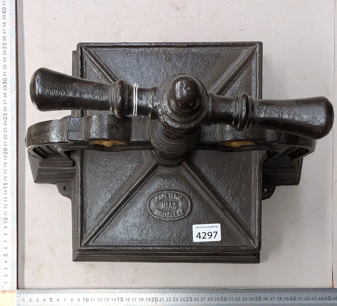 Cast-iron bookbinding press—see photos for dimensions and condition