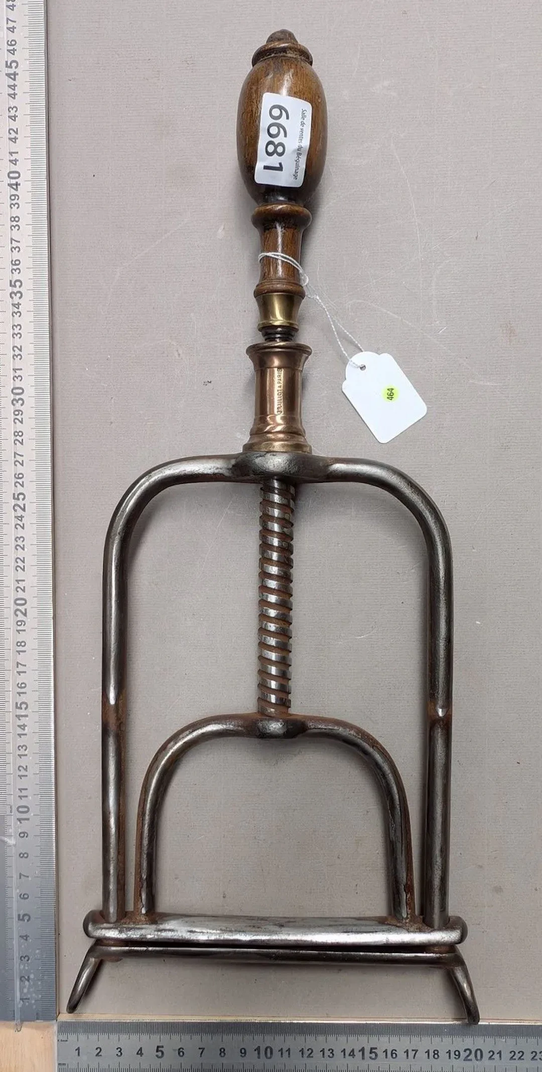 1 forged donkey stirrup for the veterinarian (horse) — See photos