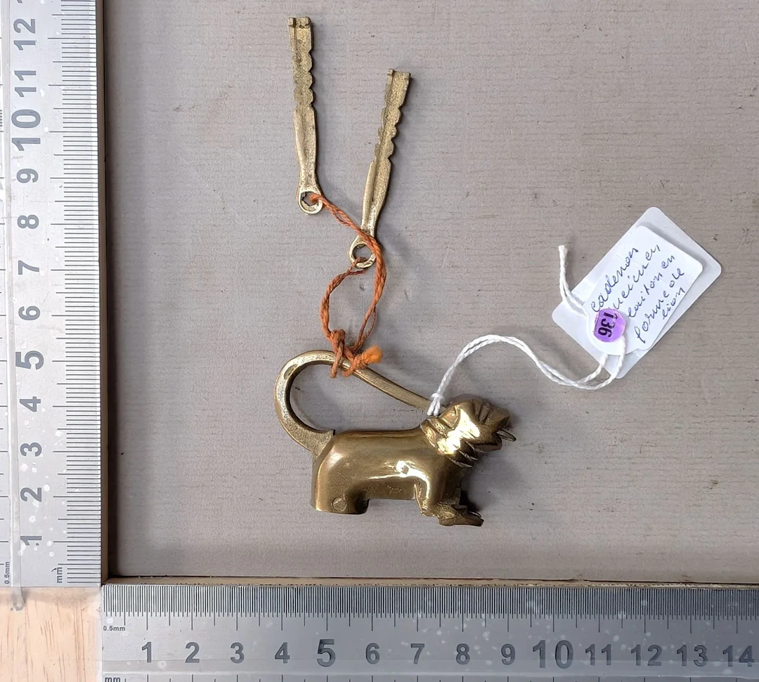 Rare small antique brass padlock shaped like a lion—see photos for