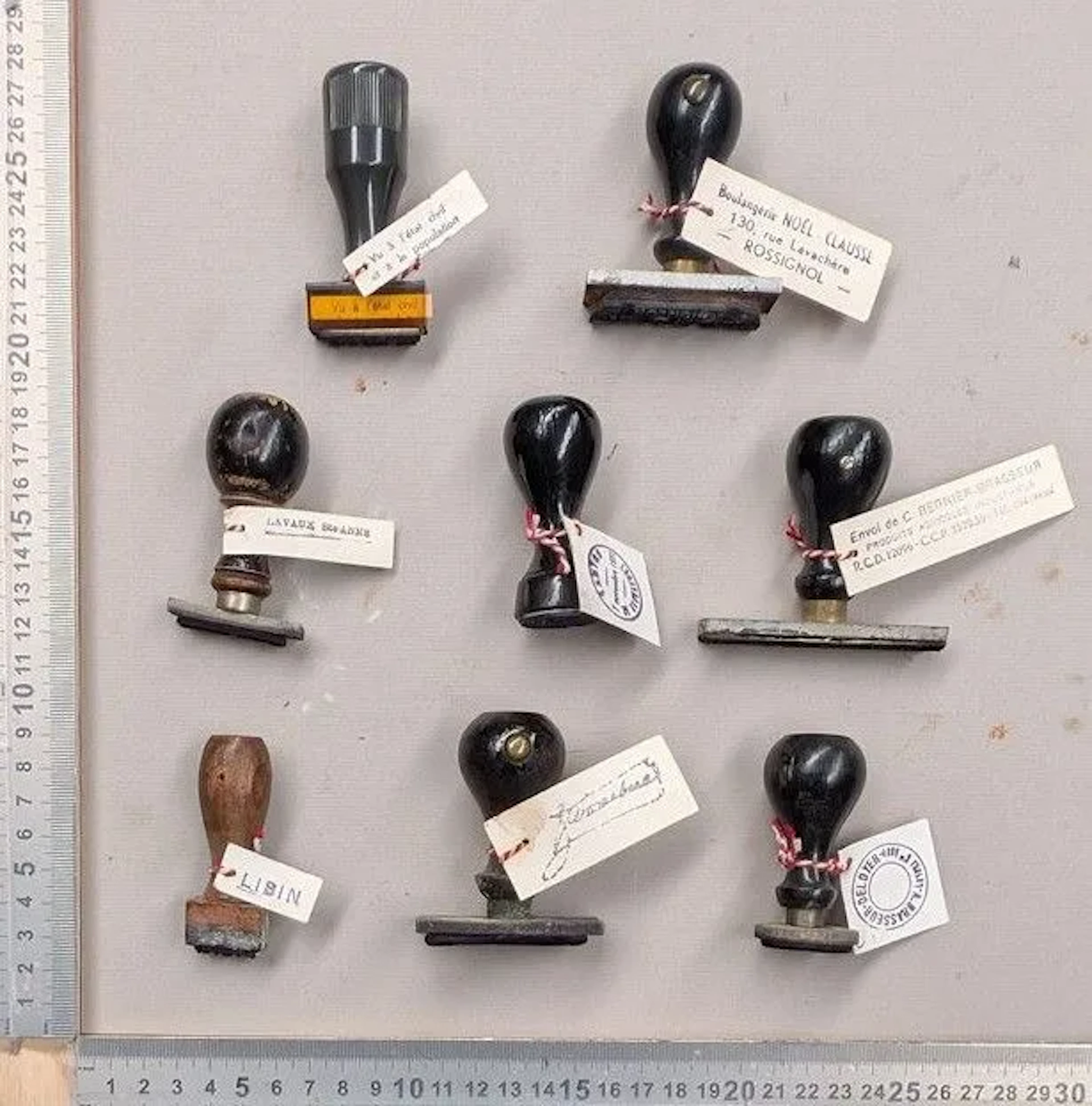 Display stand for 8 stamps - See photos for dimensions and condition