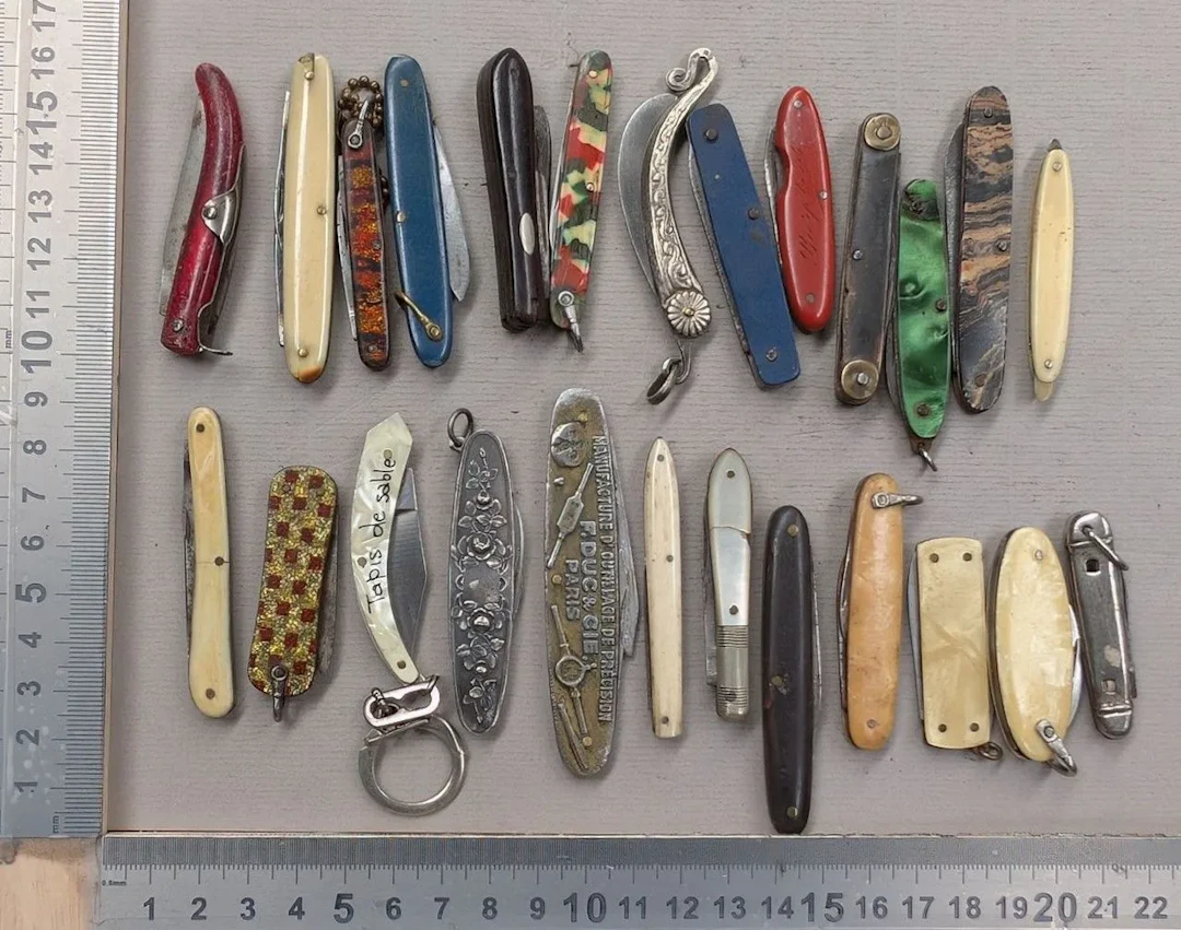 Set of 25 small antique knives, 1900–1950 — See photos for dimensions