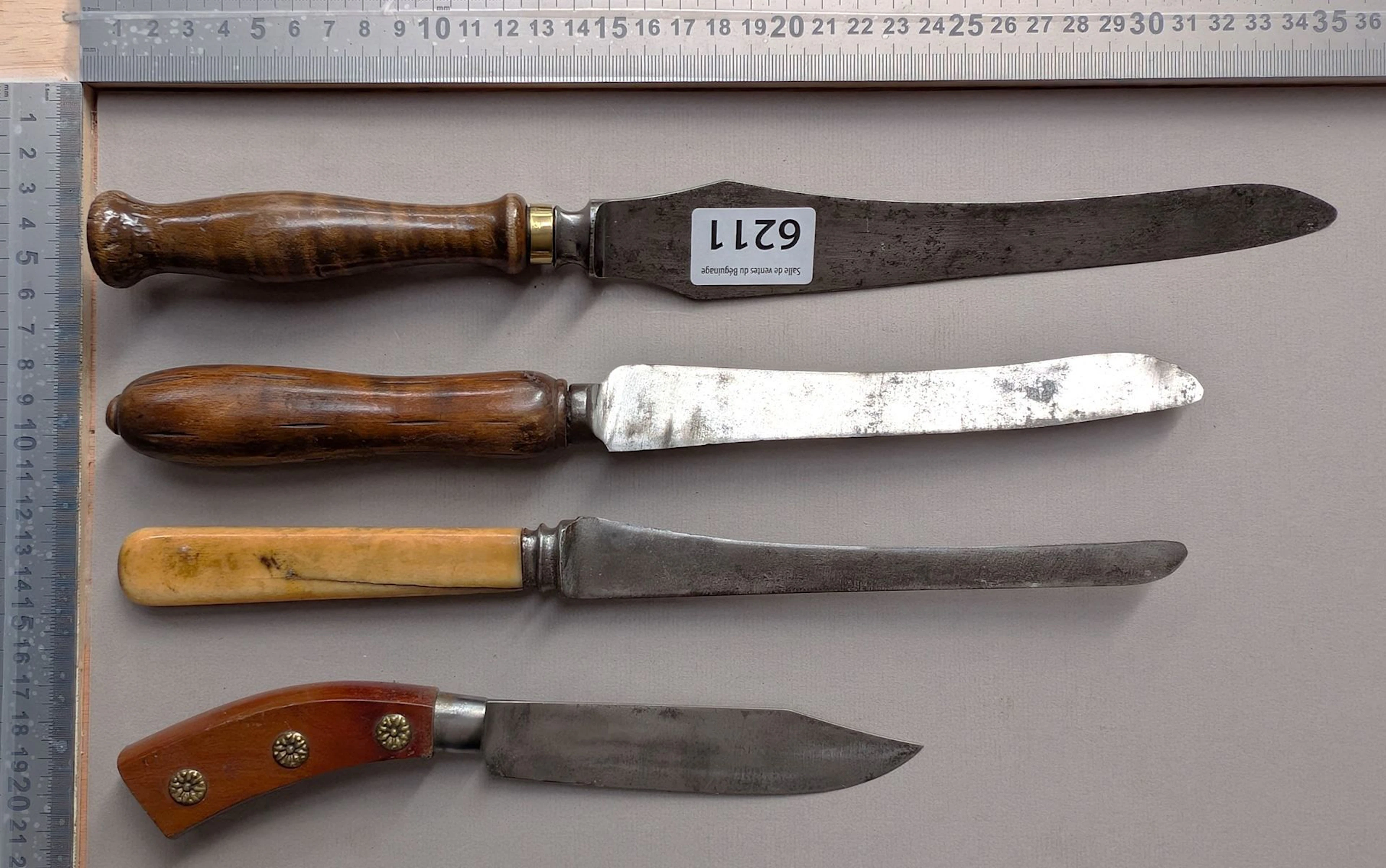 4 antique knives—see photos for dimensions and condition