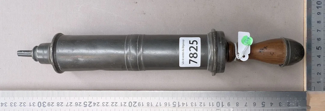 1 antique enema syringe - See photos for dimensions and condition