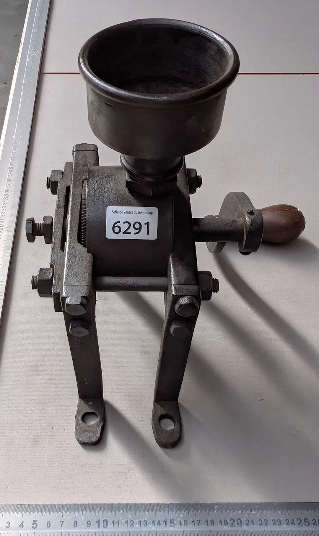 1 small antique cast-iron mill—see photos for dimensions and condition