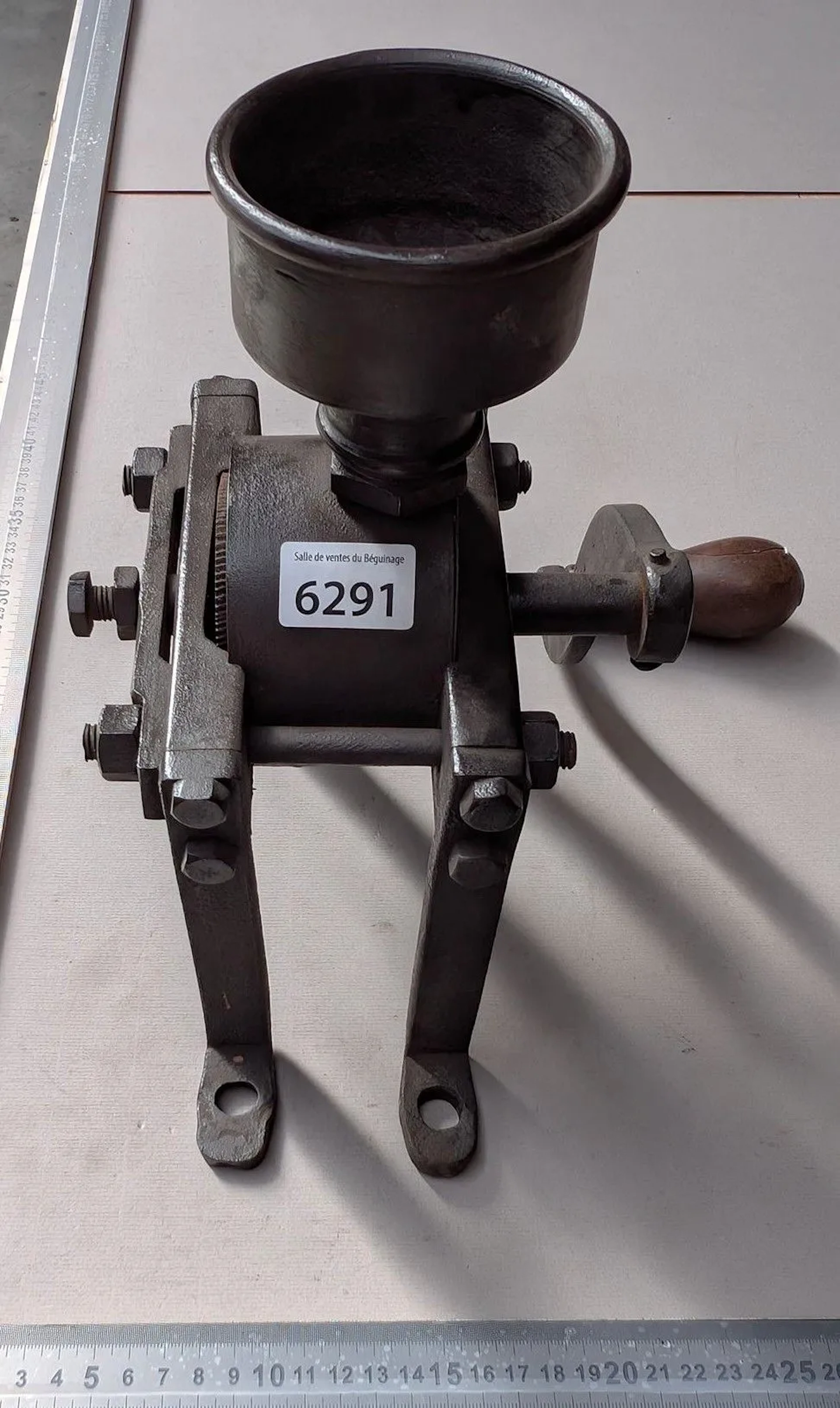 1 small antique cast-iron mill—see photos for dimensions and condition