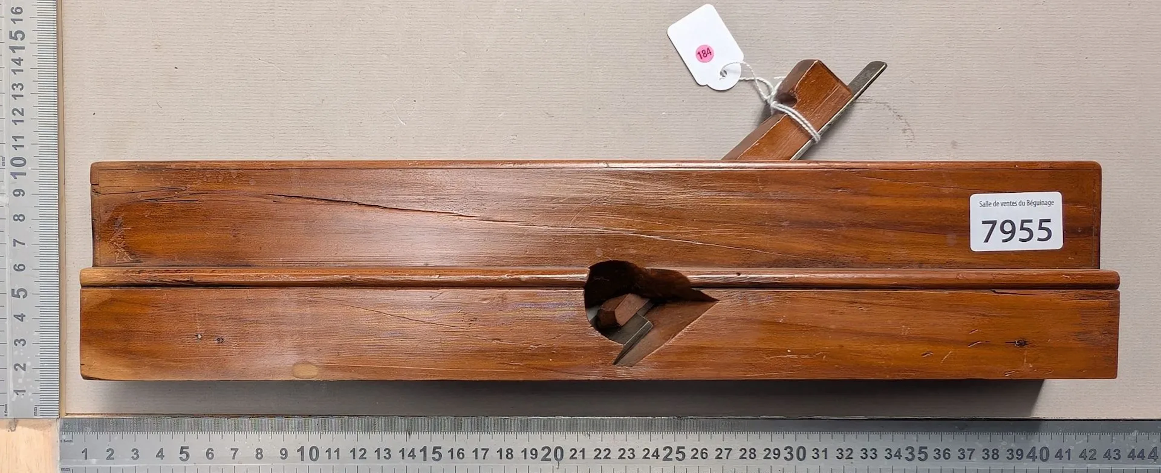 1 antique plane—see photos for dimensions and condition