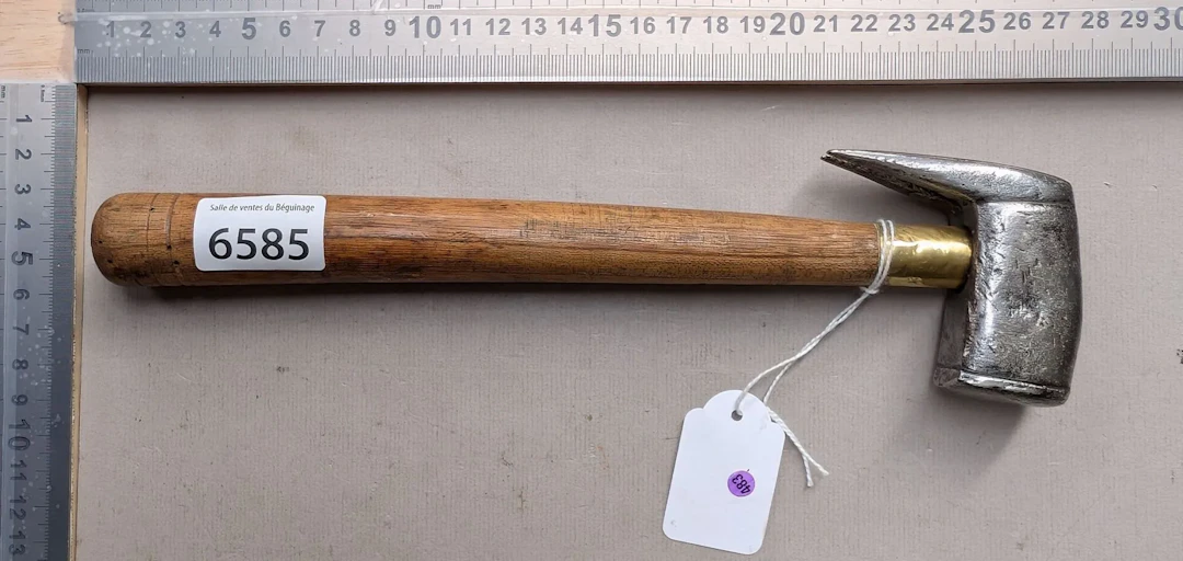 1 farrier's hammer - See photos for dimensions and condition