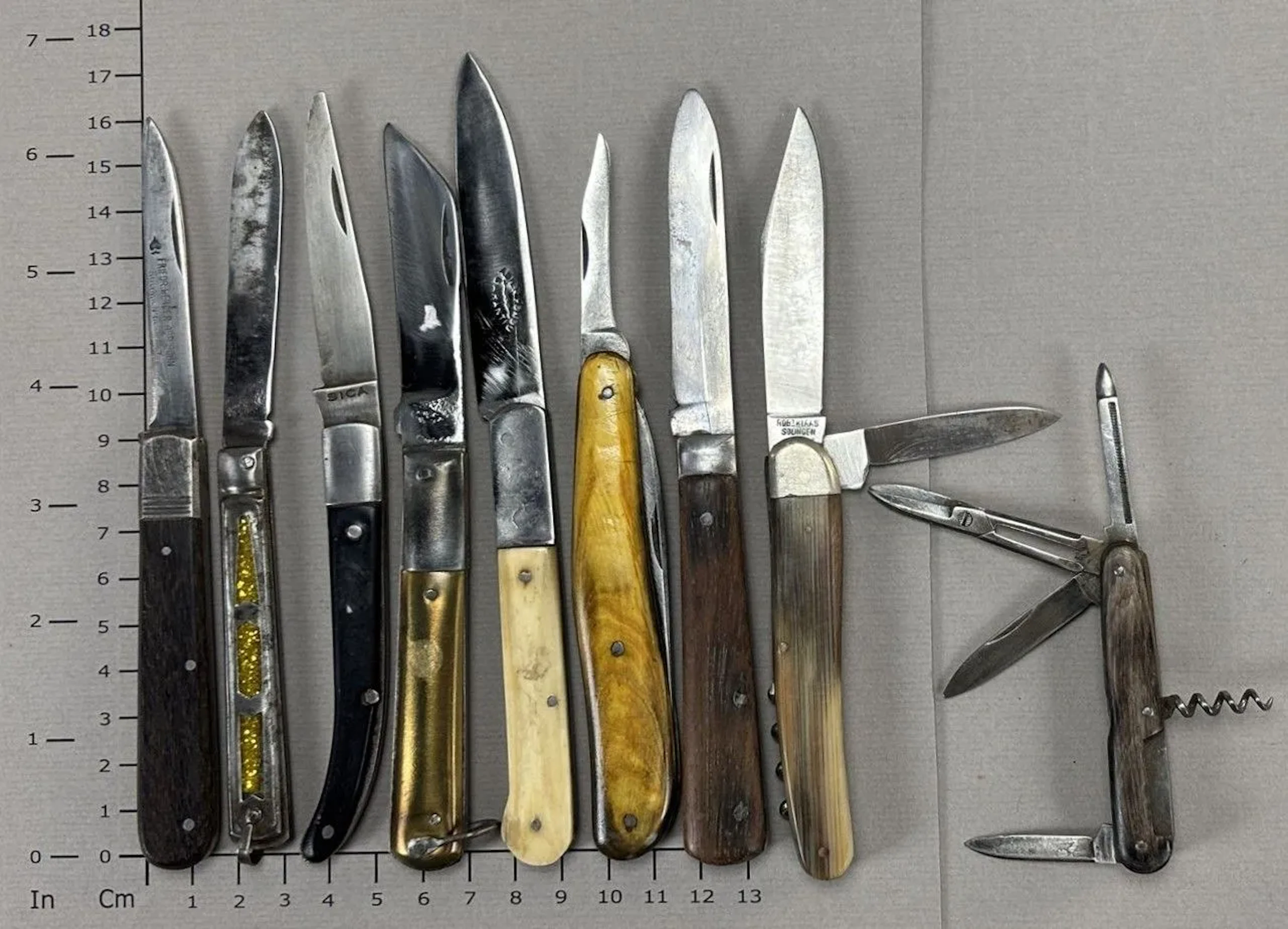 Set of antique knives or pocket knives—see photos for dimensions and condition