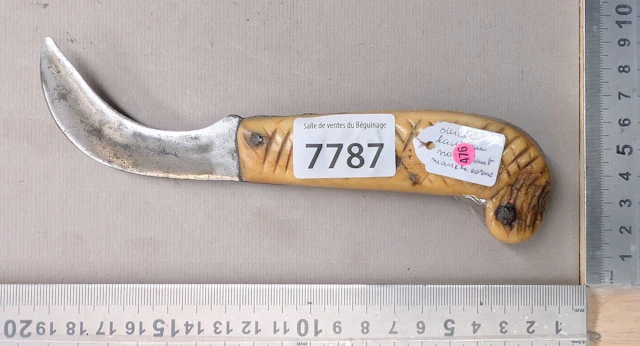 1 antique non-folding horn knife—see photos for dimensions and condition