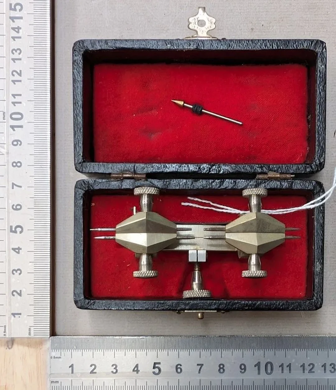1 steel watchmaker's compass in its case—see photos for dimensions