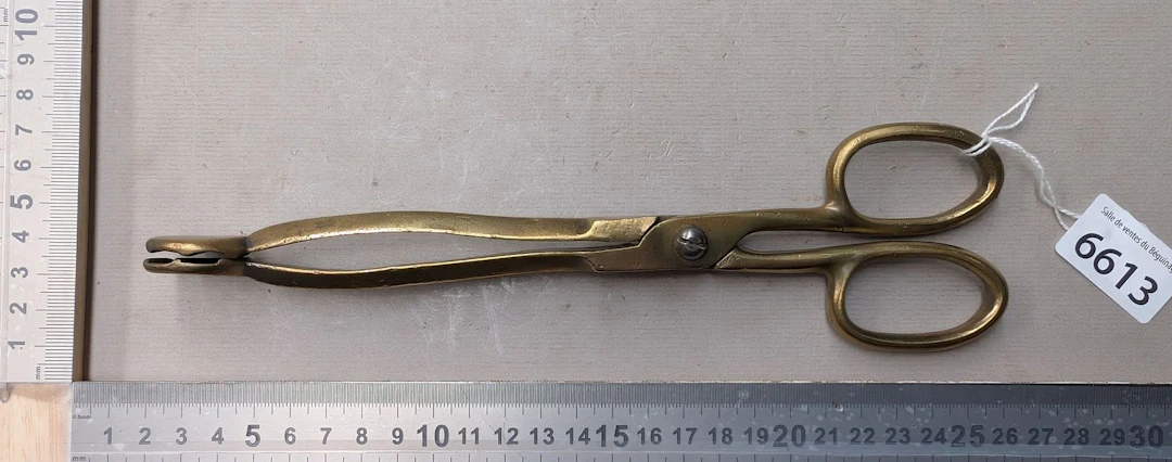 1 bronze fire tongs - See photos for dimensions and condition