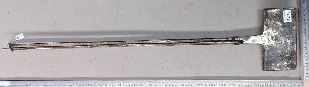 Antique host iron - See photos for dimensions and condition