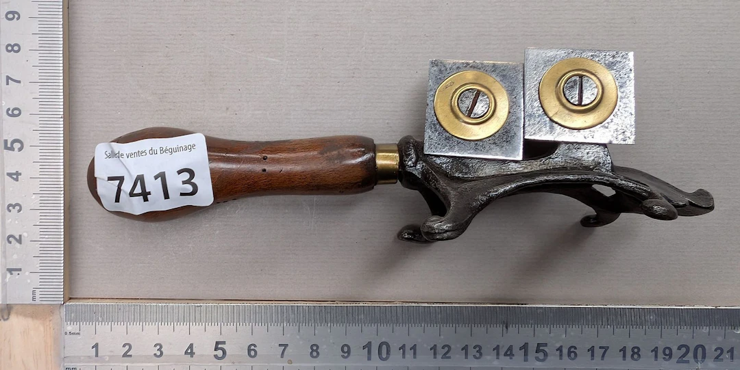 1 antique knife sharpener with a wooden handle—see photos for dimensions