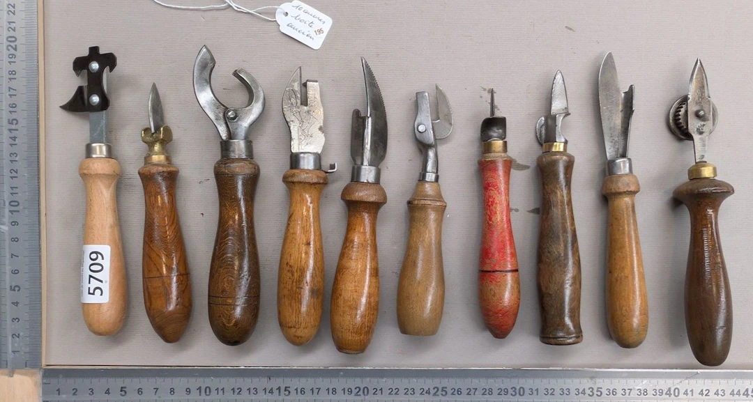 10 vintage can openers—see photos for dimensions and condition
