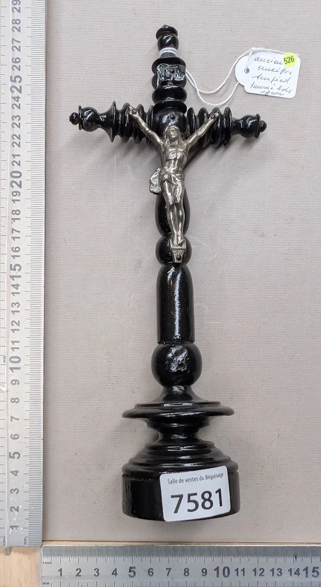 Antique bronze crucifix - See photos for dimensions and condition