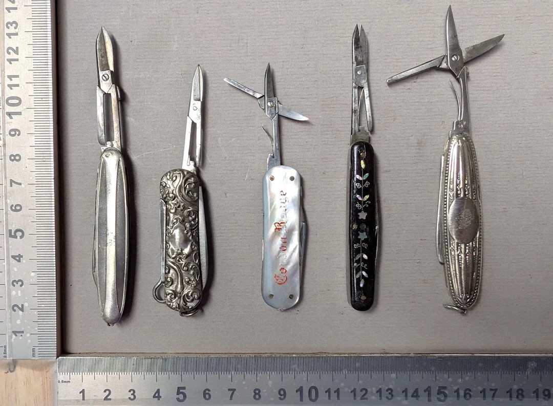 5 antique knives—see photos for dimensions and condition