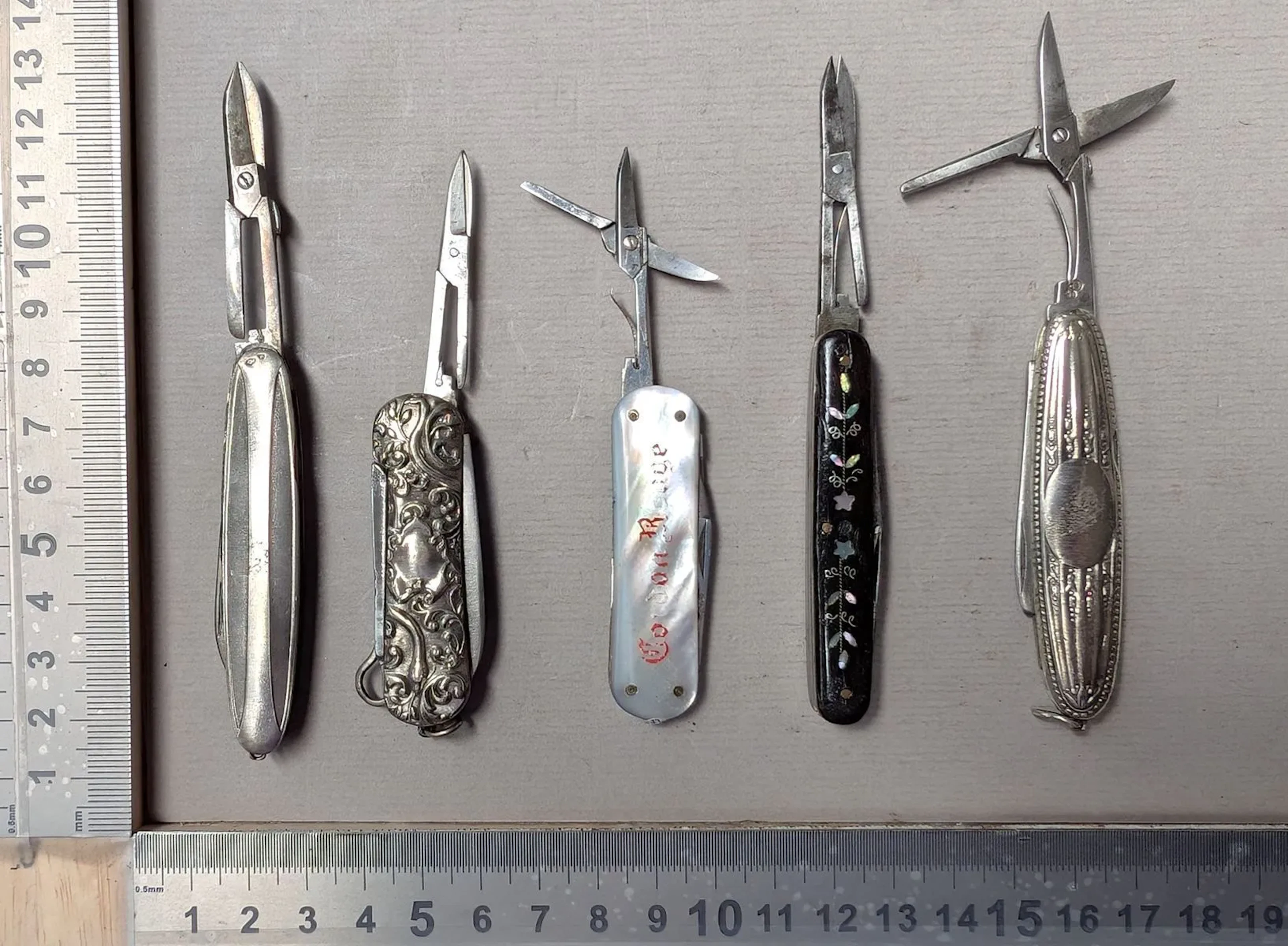 5 antique knives—see photos for dimensions and condition