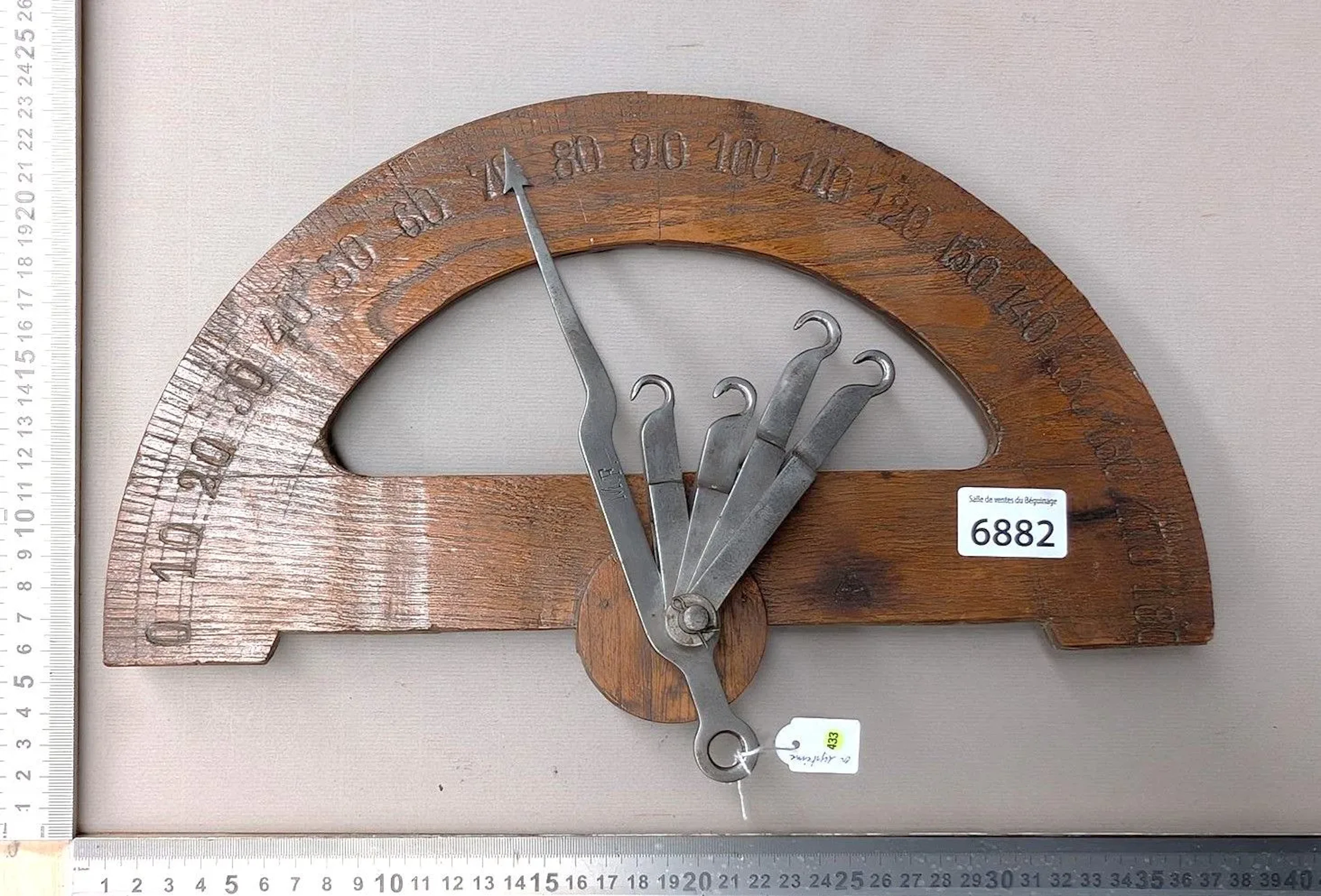 1 original protractor tool with system—see photos for dimensions and condition