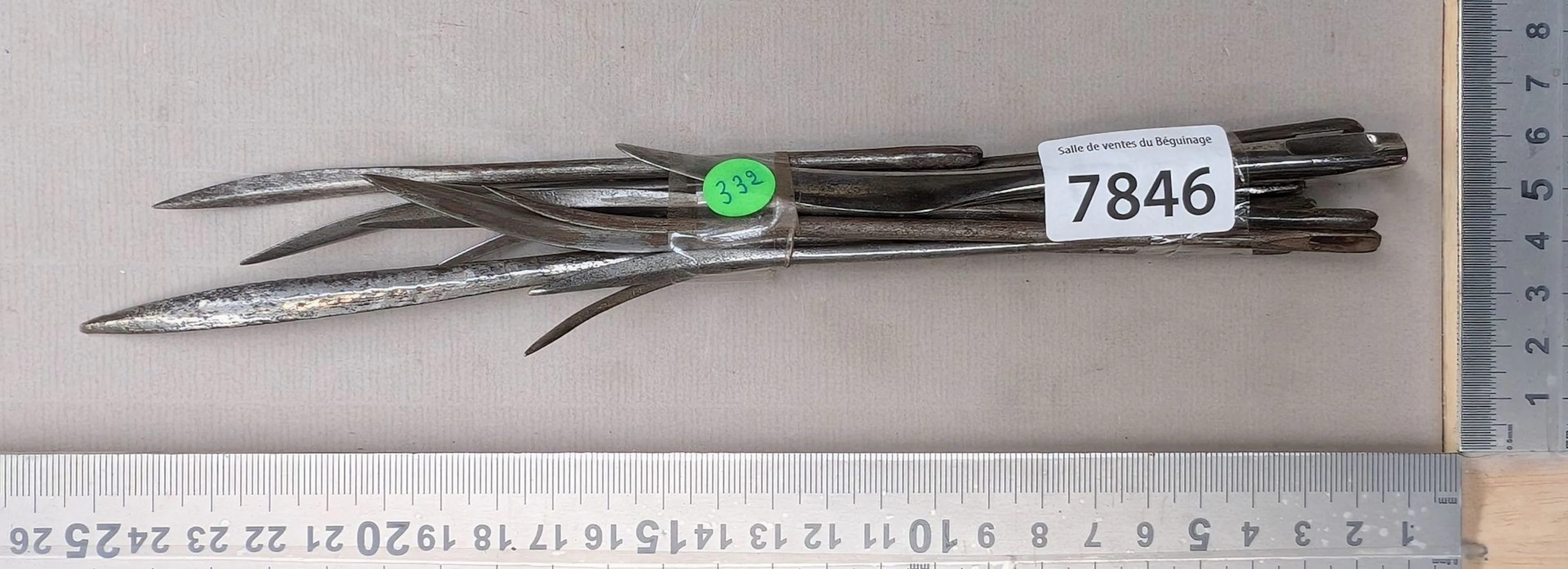 1 saddler's/shoemaker's needle—see photos for dimensions and condition