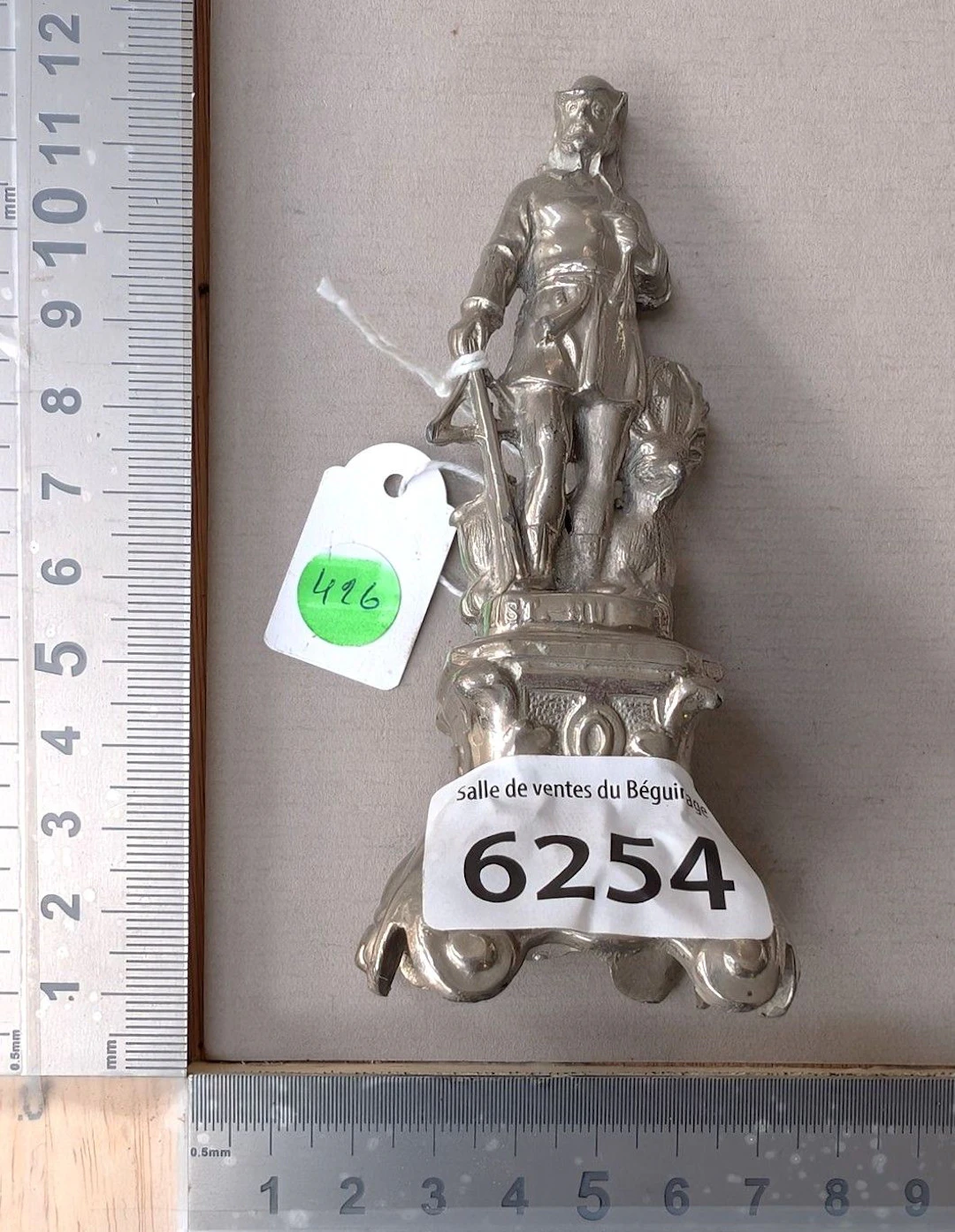 1 St. Hubert figurine made of pewter - See photos for dimensions and condition