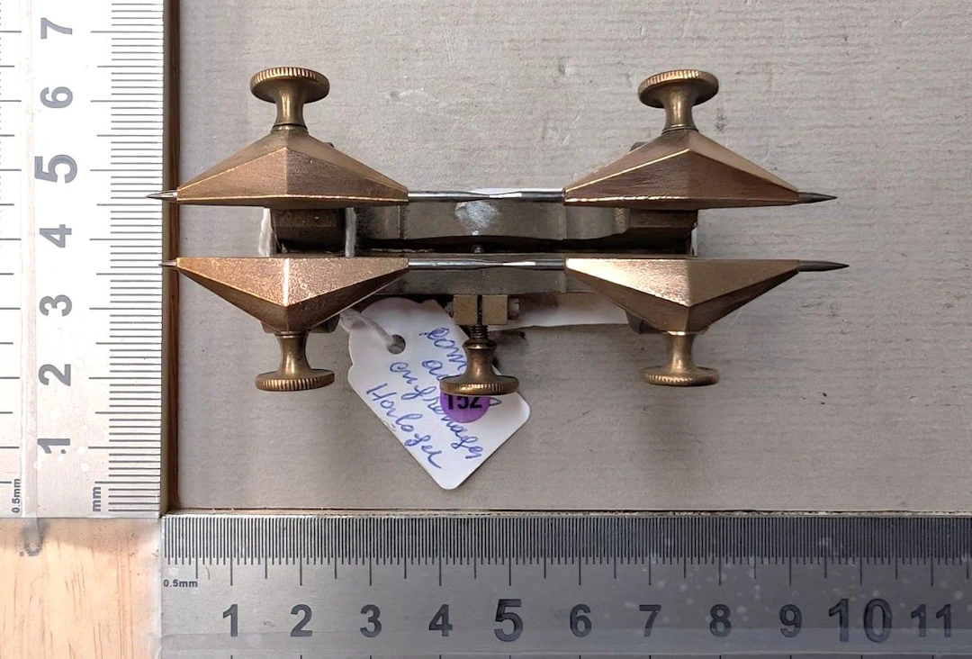 1 bronze watchmaker's compass—see photos for dimensions and condition