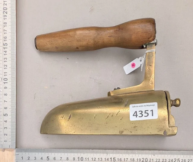 Antique iron - See photos for dimensions and condition
