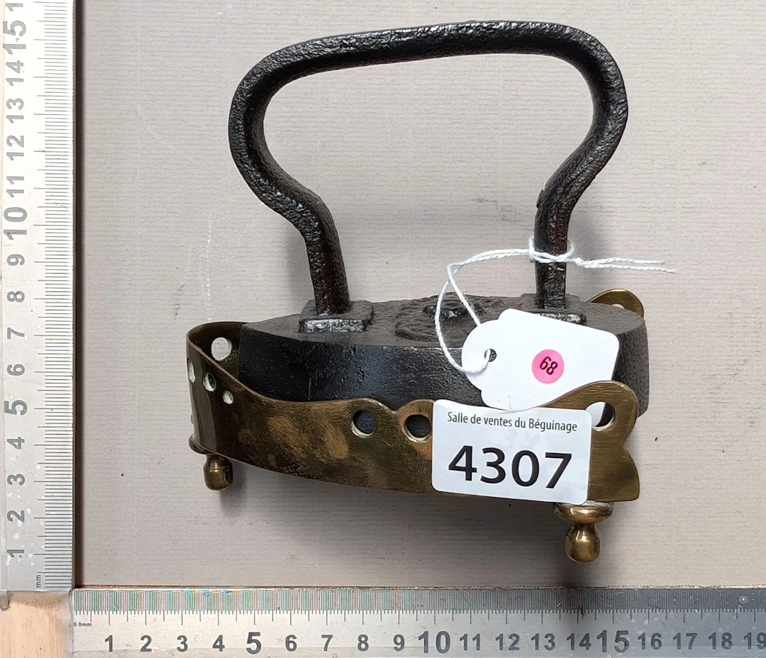 Antique iron - See photos for dimensions and condition