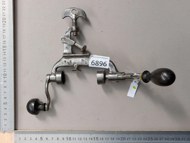 1 antique 19th-century cartridge-setter—see photos for dimensions and condition