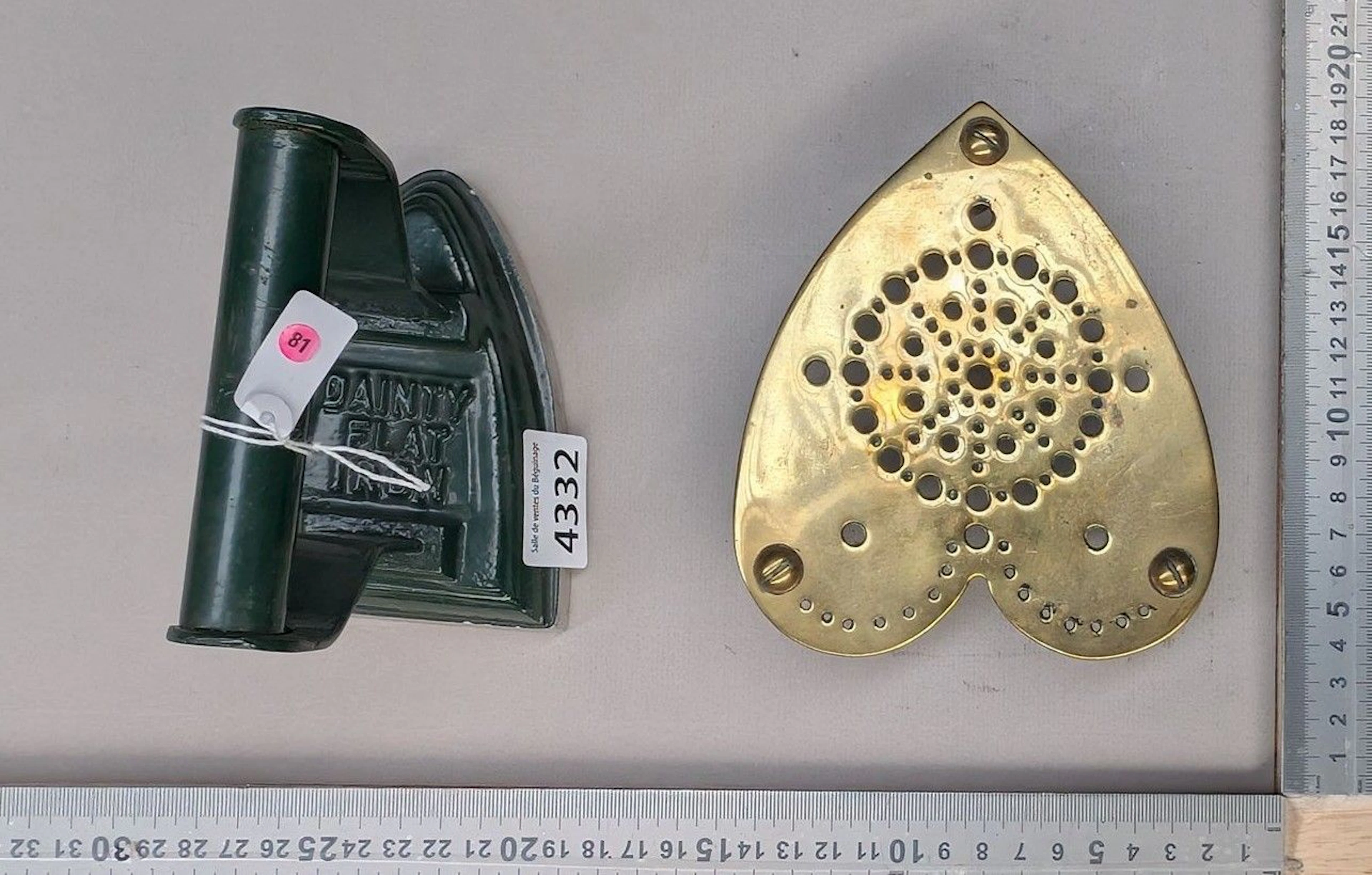 Antique iron - See photos for dimensions and condition