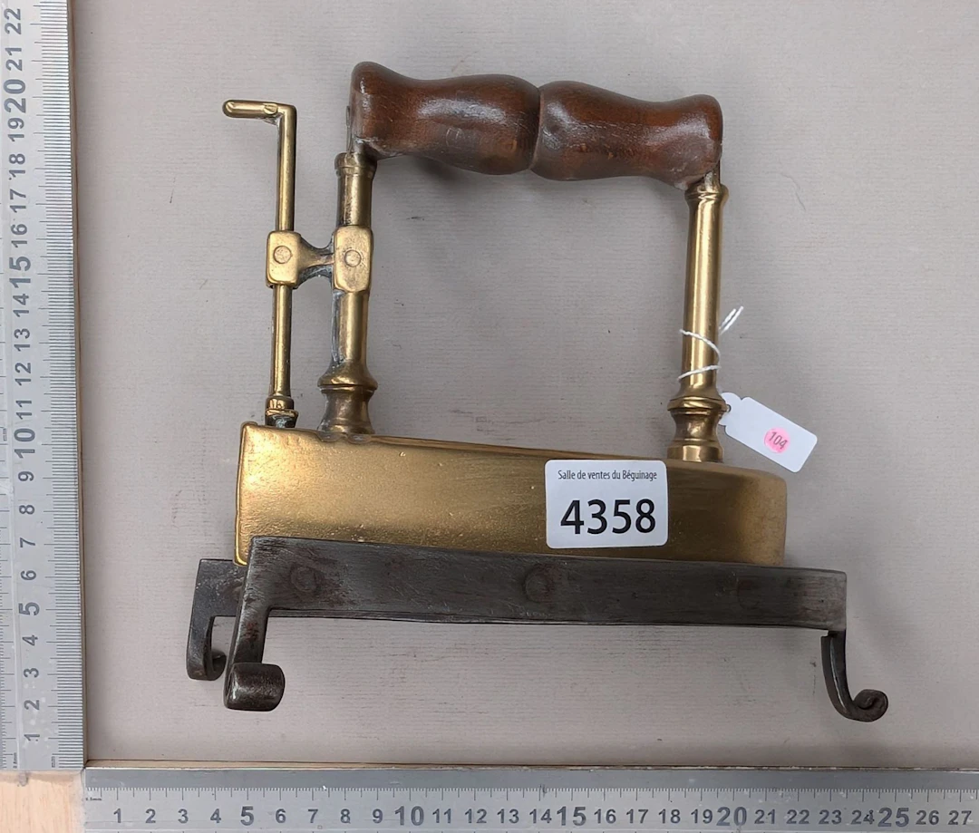 Antique iron - See photos for dimensions and condition