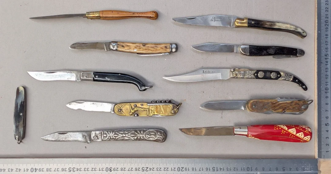Set of antique knives or pocket knives—see photos for dimensions and condition