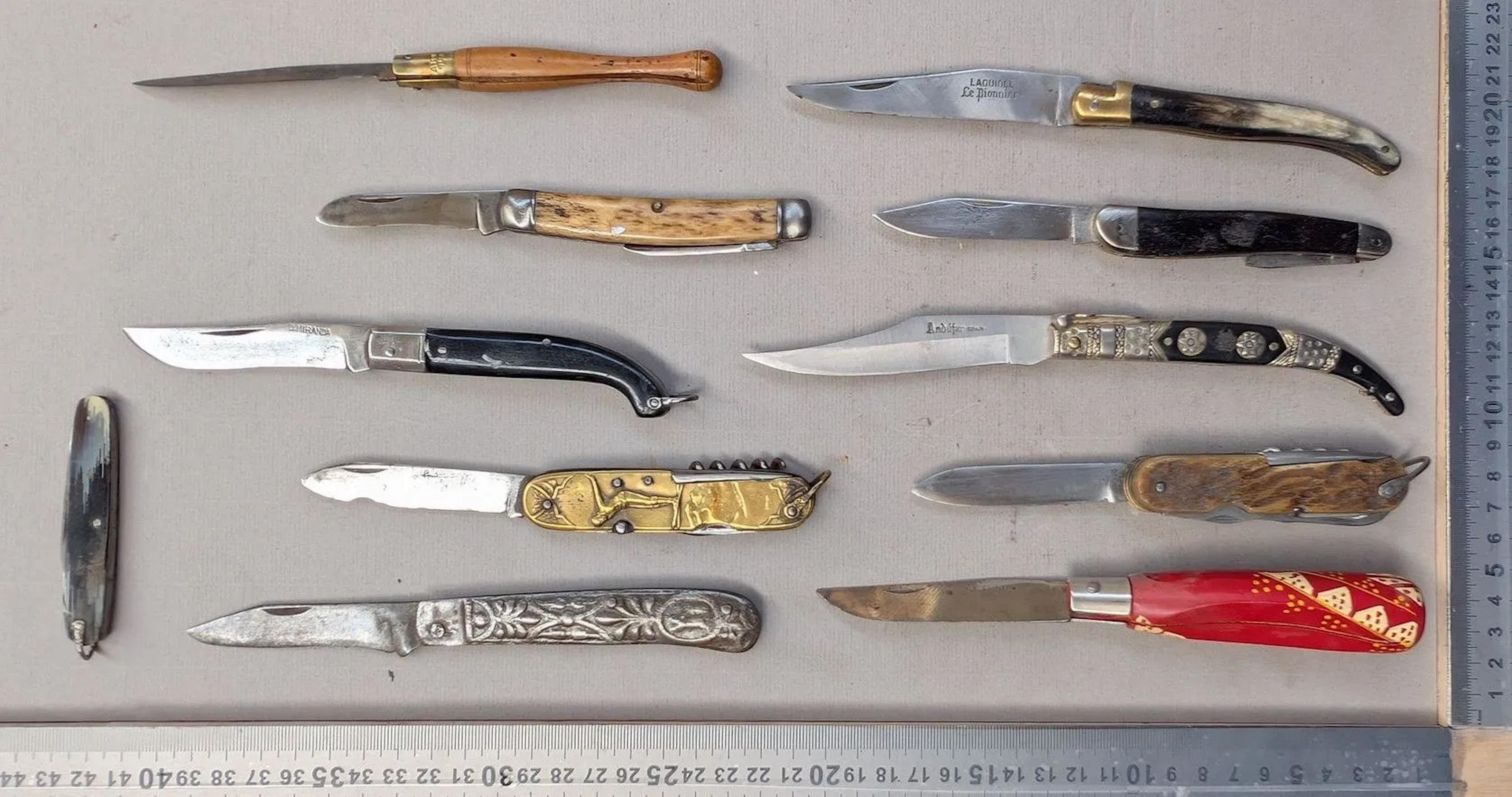 Set of antique knives or pocket knives—see photos for dimensions and condition