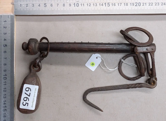 Antique 18th-century Roman-style scale—see photos for dimensions and condition