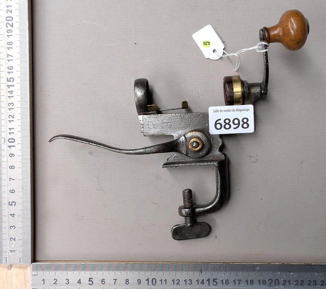 1 antique 19th-century cartridge-setter—see photos for dimensions and condition