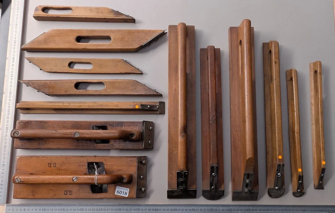 13-track ceiling-leveling tool—see photos for dimensions and condition