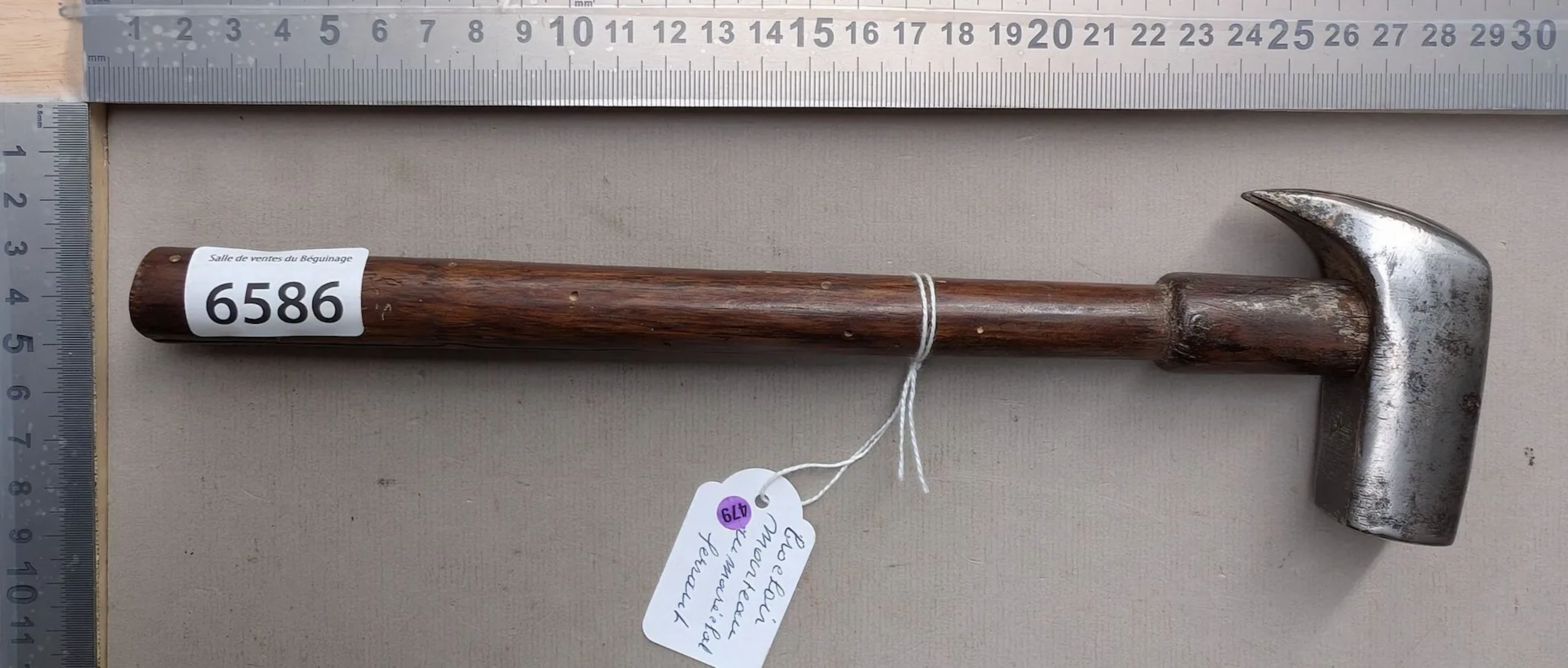 1 farrier's hammer - See photos for dimensions and condition