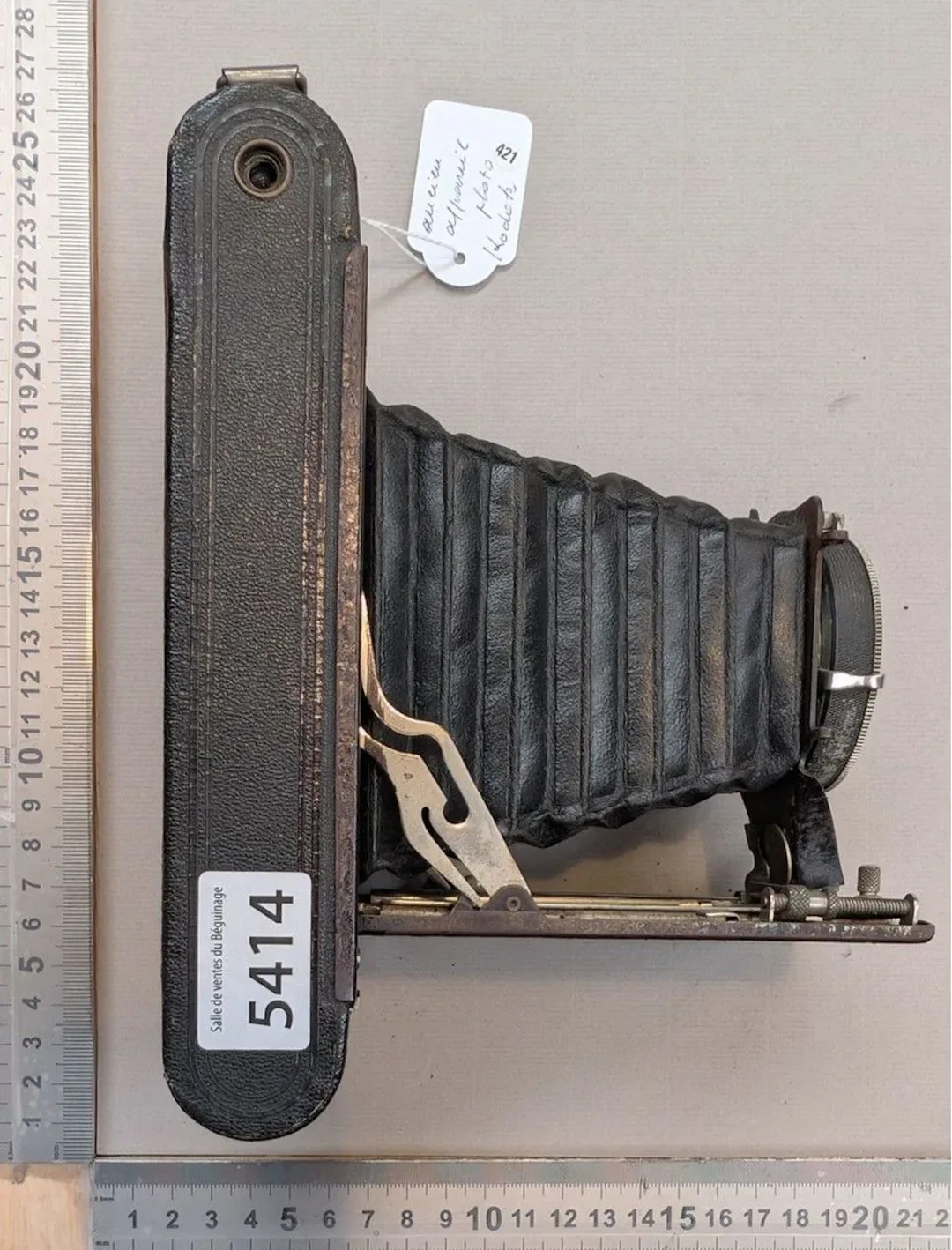 Vintage KODAK camera—see photos for dimensions and condition