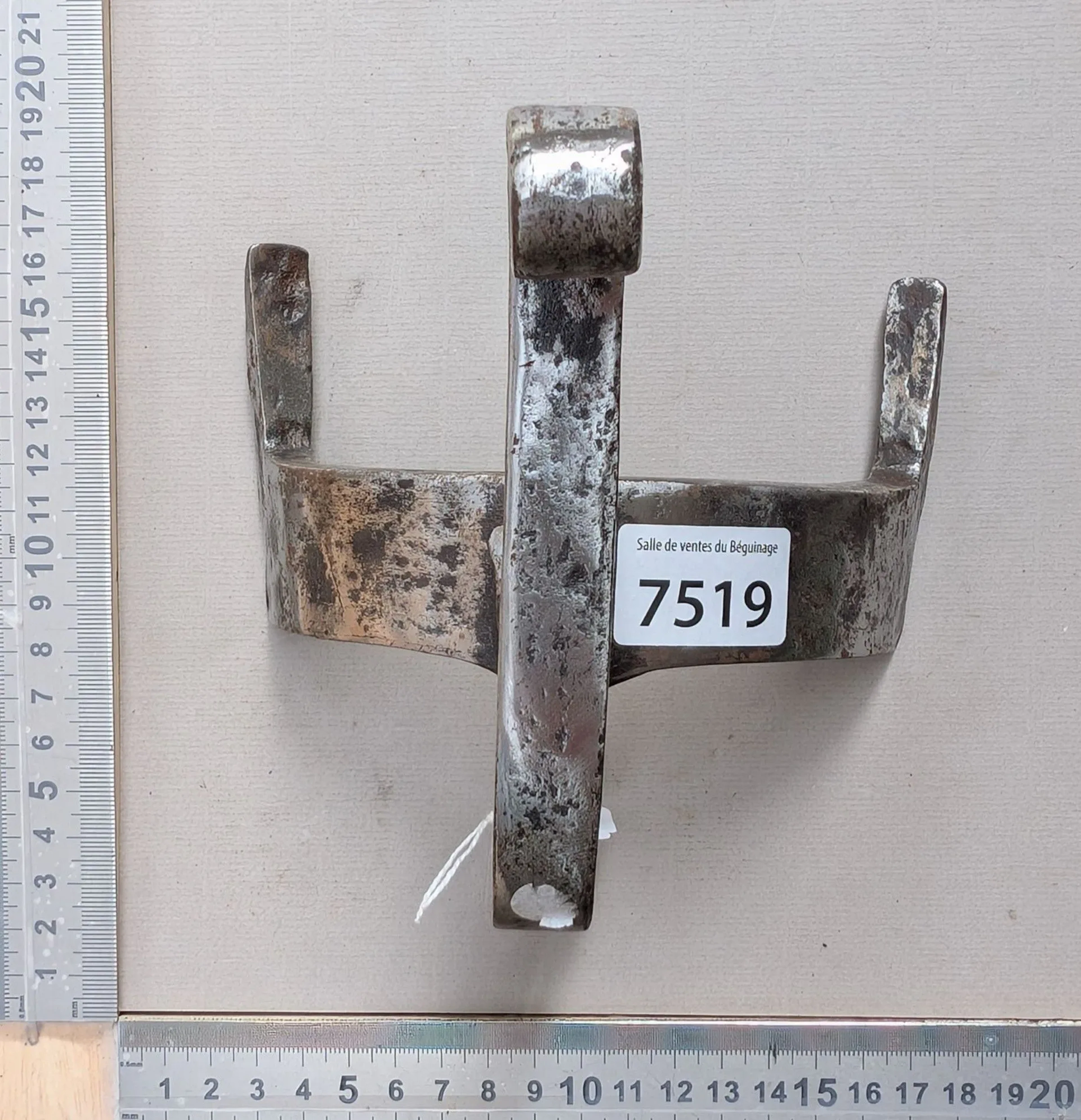 1 18th-century wrought-iron pot stand - See photos for dimensions and condition