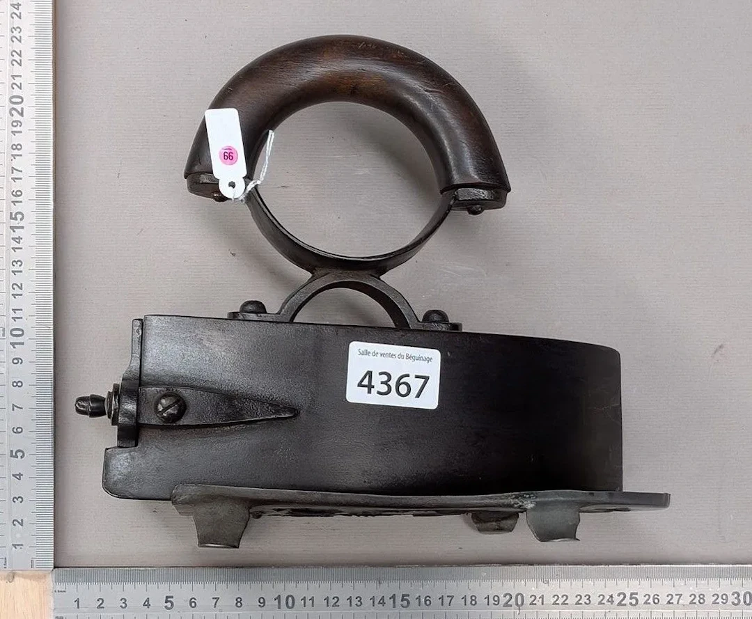 Antique iron - See photos for dimensions and condition